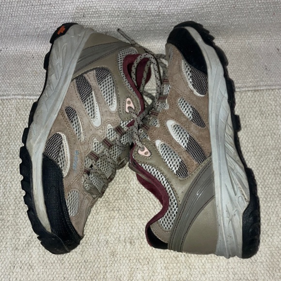 Hi-Tec Women's 7 1/2 hiking waterproof athletic walking Shoes - Picture 11 of 14